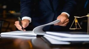 الحجز التفيذي من حيث الشروط المتطلبه لاجرائه وكيفيه توقيعه