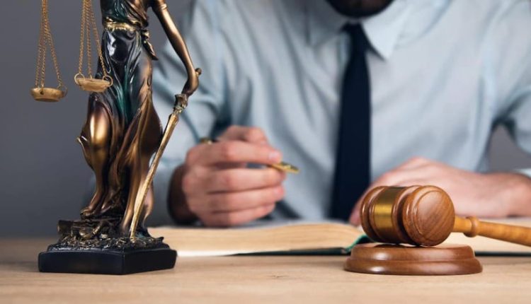 دليلك إلى أشهر مستشار قانوني