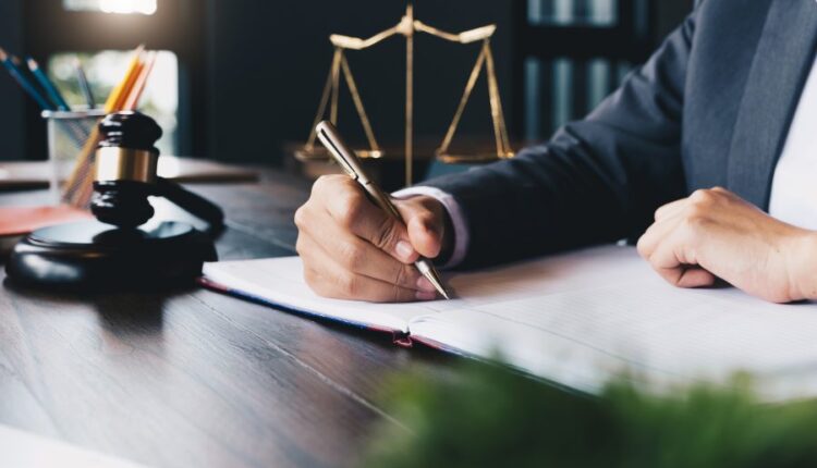 كيف تختار افضل محامي مناسب لقضيتك